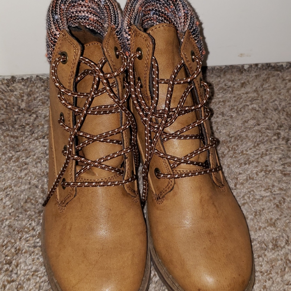 Boots - Picture 2 of 3